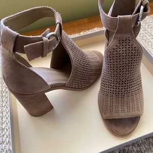 Dress shoes